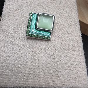 Green and Silver Geometric Snap Button Accent (1889)